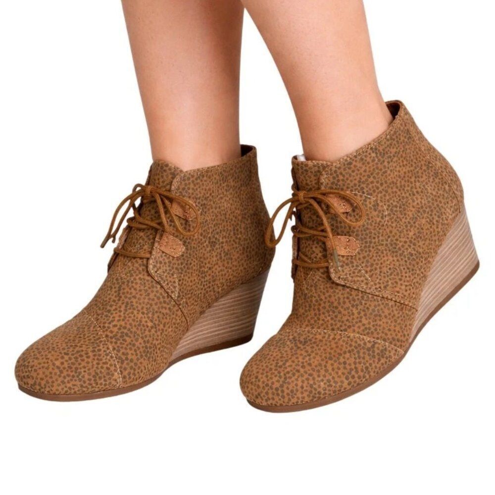 NWT TOMS Kala Bootie Tan Mini Cheetah Suede Lace Up Size 9